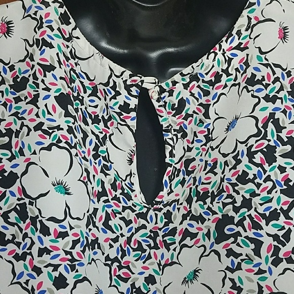 Multicolored top w/key hole back - Picture 3 of 5